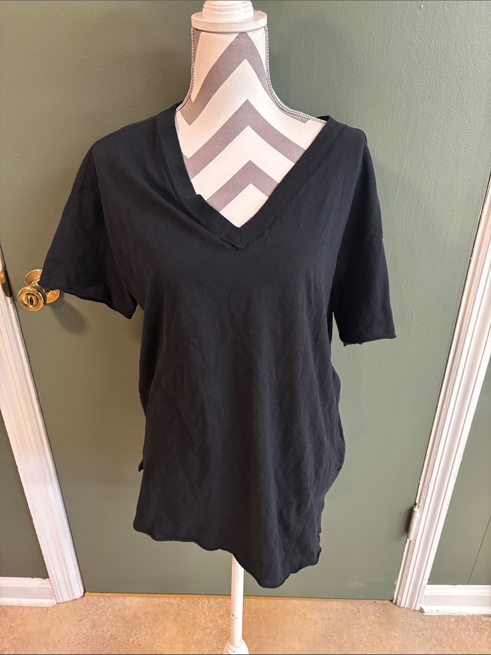 aerie Black V-Neck Short Sleeve Tee